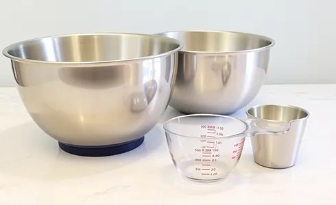 Mixing Bowls & Measuring Cups