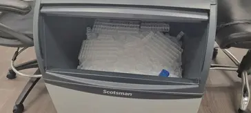 Scotsman UC2024SA-1 Ice Maker With Bin, Cube-Style